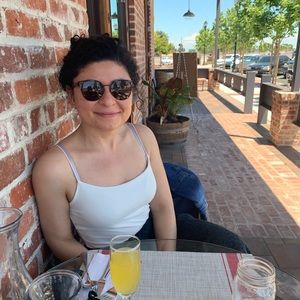 Meet your Posher, Yesenia